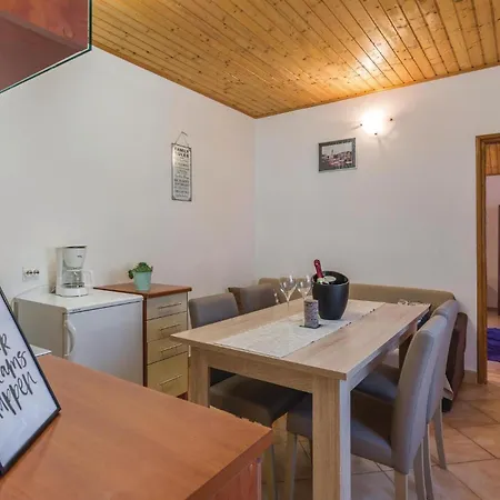 Apartment 1 Bedroom Beautiful In *