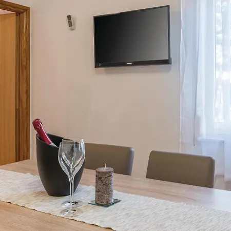 Apartmán 1 Bedroom Beautiful In Fažana