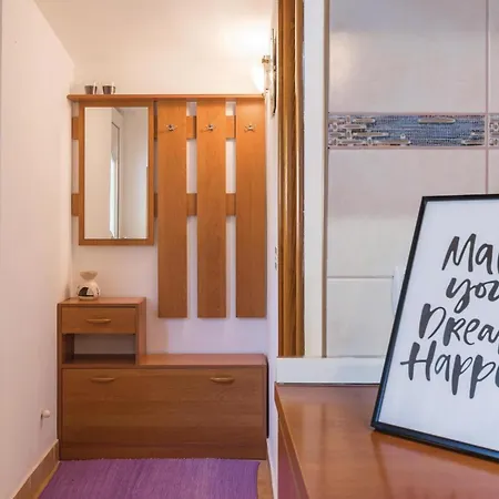 Apartment 1 Bedroom Beautiful In *